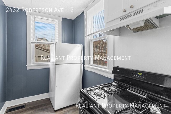 Photo - 2432 Robertson Ave Unidad 2