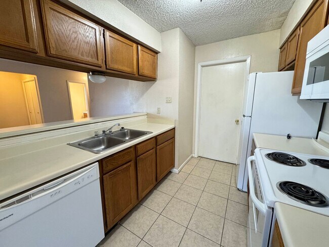 Photo - 1701 Cedarview Cir Unidad # C