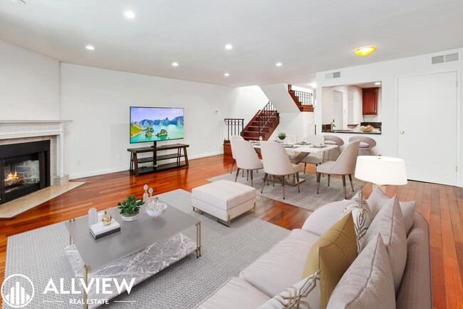 Building Photo - Beautifully Upgraded 2-Bed, 3-Bath Townhou... Rental