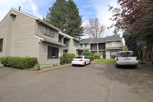 Building Photo - 2747-2757 SW Troy St Unit 2749