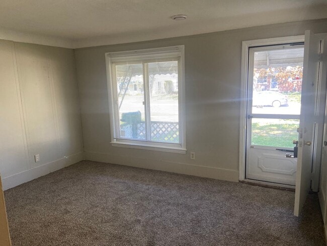 Photo - 3 Bedroom Bungalow - $1300