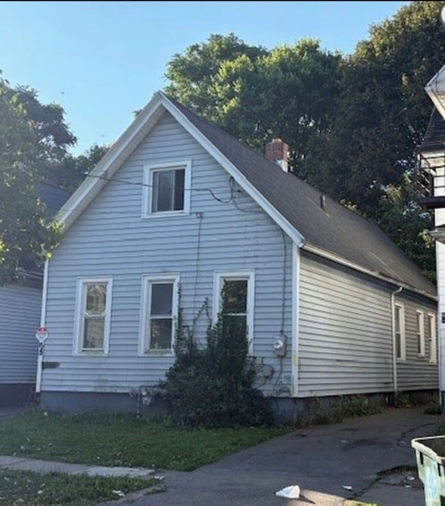 Building Photo - 65 Kosciusko St