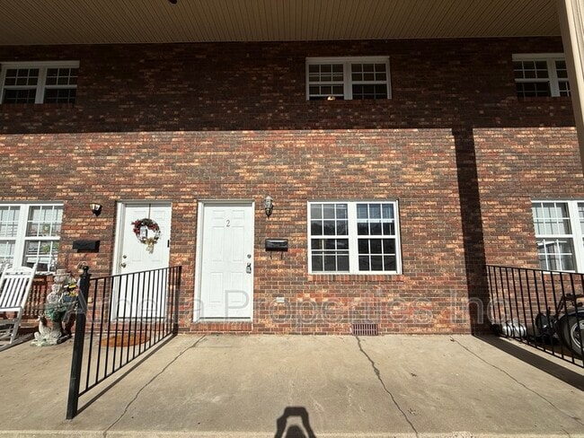 Building Photo - 133 Walker St Unit Apt 2