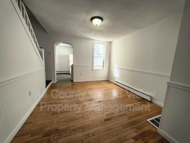 Photo - 546 Thomas St