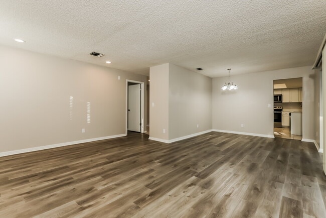 Photo - 504 Mahogany Dr