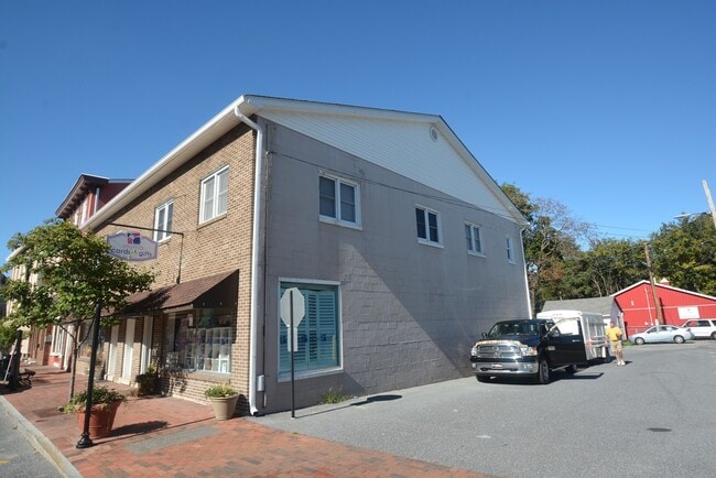Building Photo - 16 S Main St
