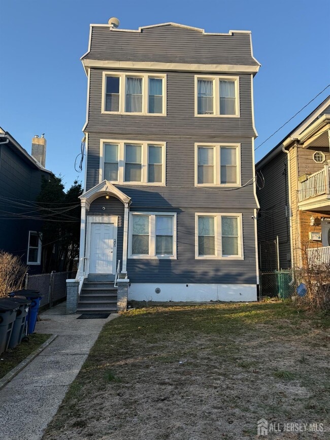 Building Photo - 205 Duncan Ave Unit 3