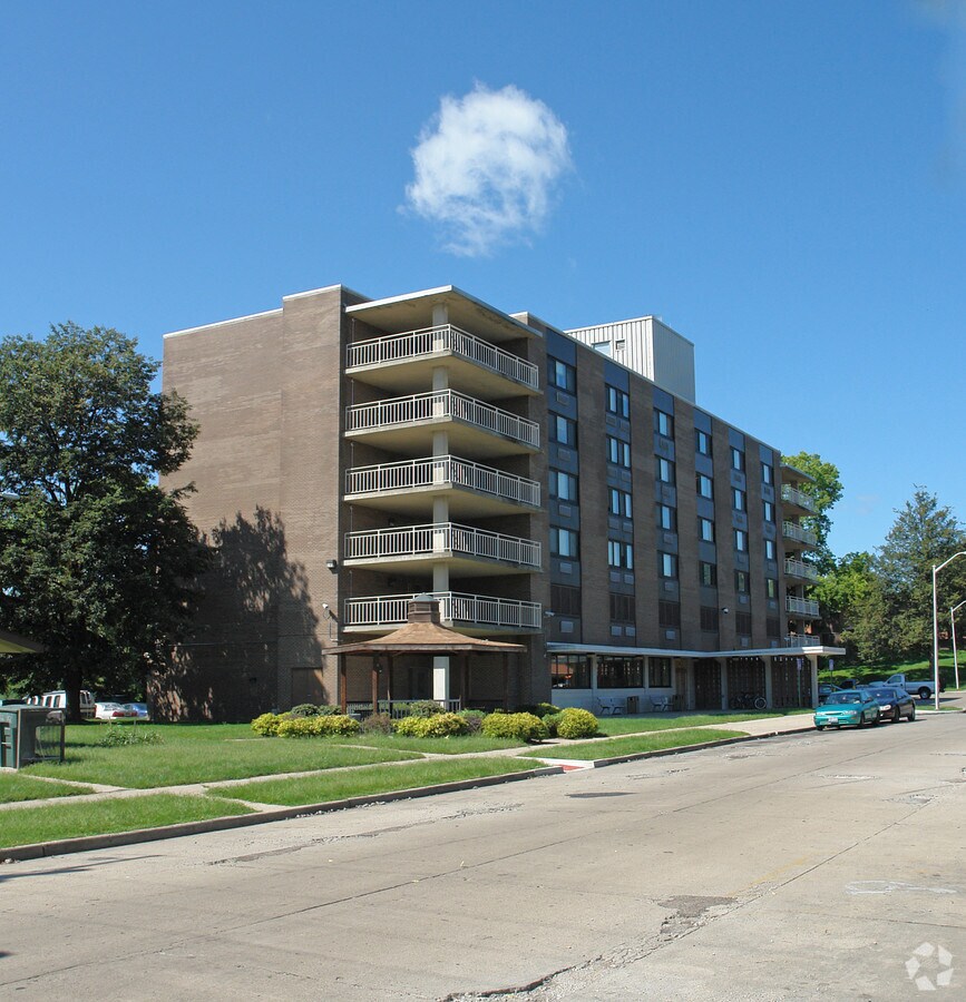 Westdale Terrace - Westdale Terrace Apartments
