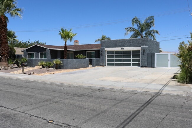 Building Photo - 2190 N Whitewater Club Dr