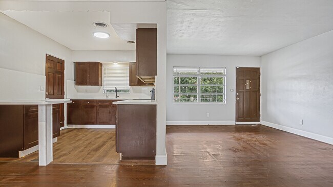 Photo - 5518 Riviera Dr