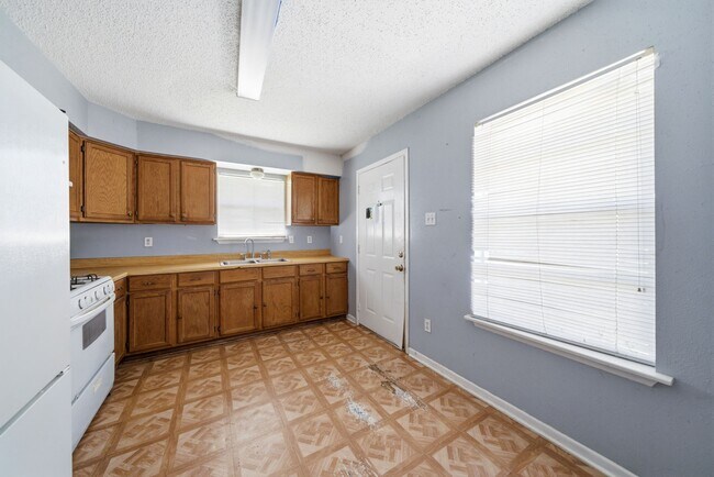 Photo - 406 E 34th St