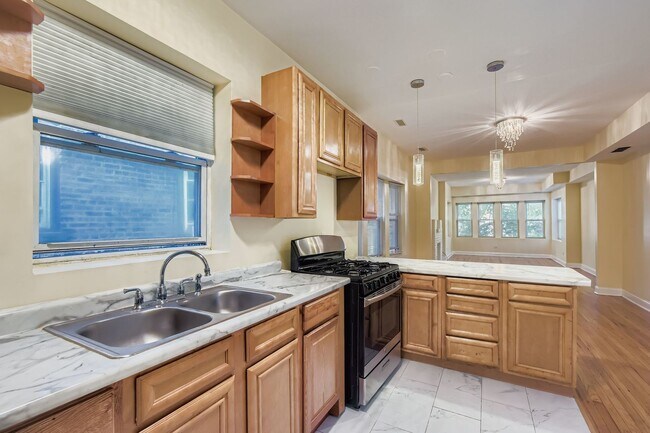 Photo - 6327 N Francisco Ave Unit 3