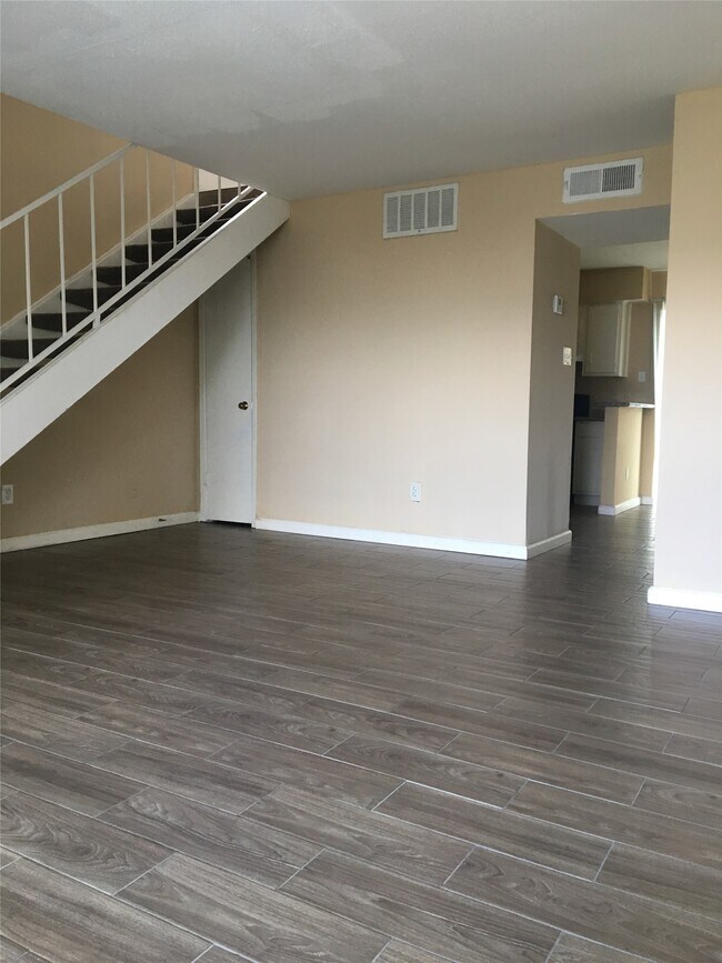 Photo - 5625 Antoine Dr Unidad 313