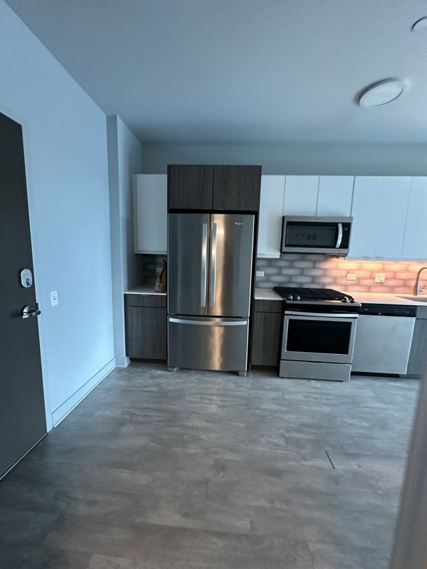 Building Photo - 1025 W Addison St