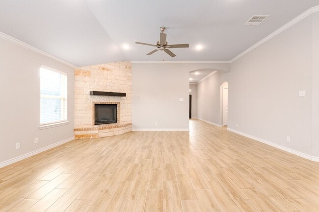 Photo - 3 Bdrm 2 Bath in Belton