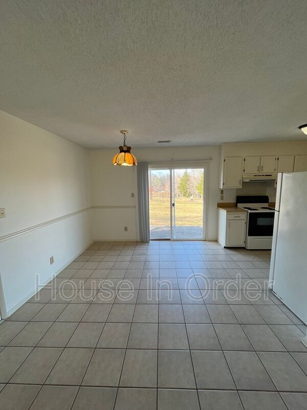 Photo - 208 Scottlynn Dr