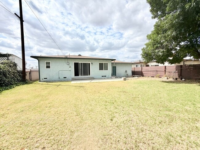 Photo - Newly Refreshed 3 bedroom 2 bathroom Home