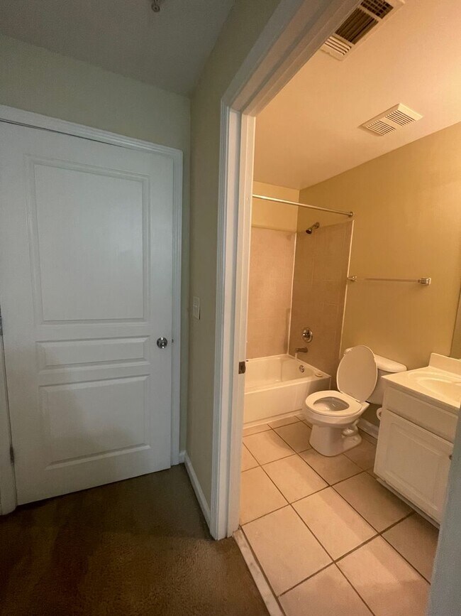 Photo - 3930 Cherokee Woods Way Unidad 10-201 - D