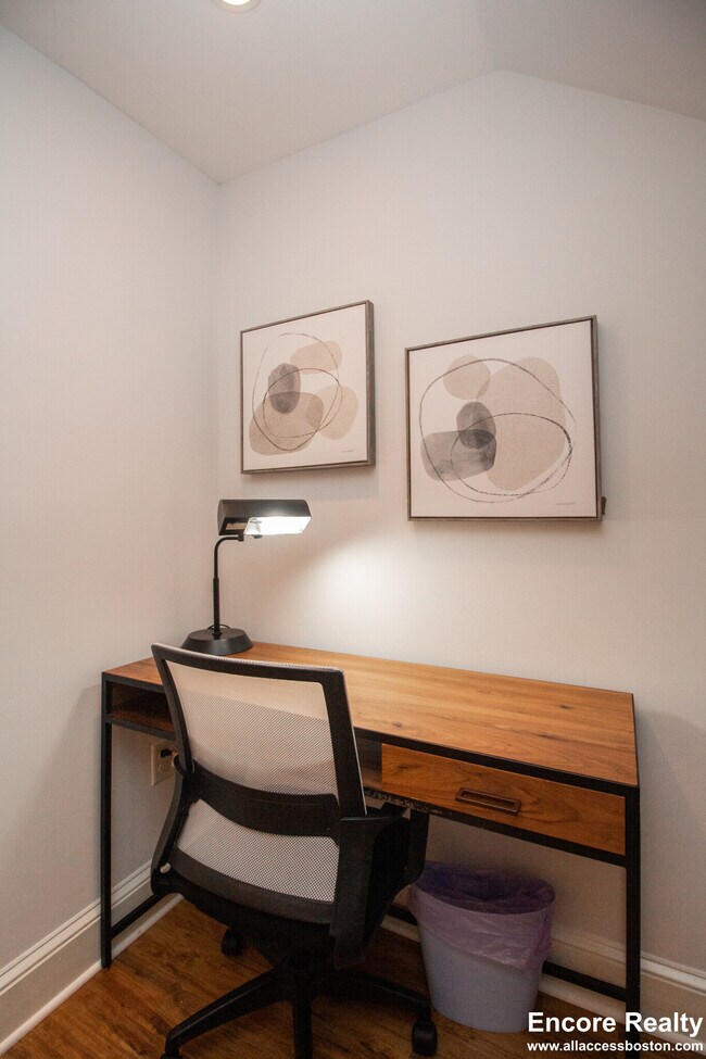 Photo - 1253 Beacon St Unidad 4BB