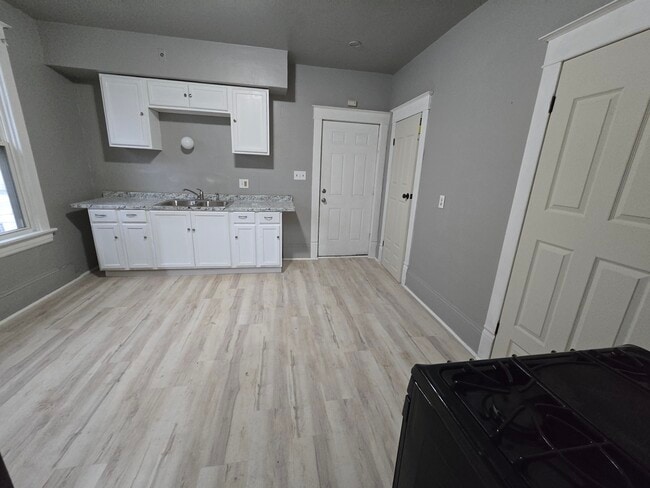 Building Photo - 1608 W Lincoln Ave Unit 4