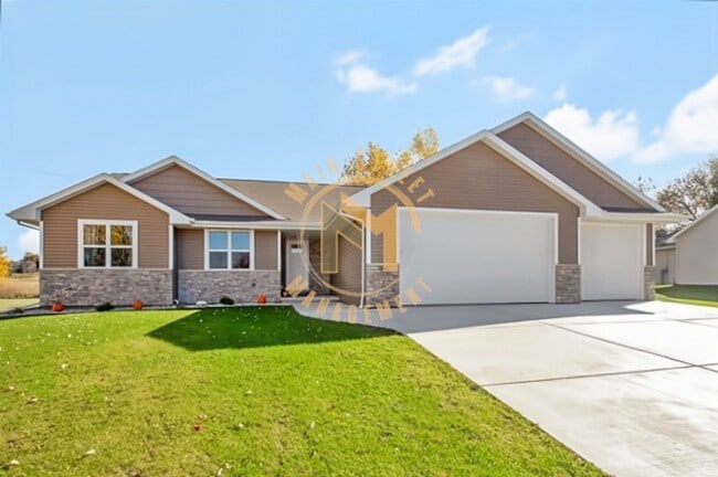 Building Photo - LAWNCARE INCLUDED! - 3 Bed 2 Bath Ranch Single Family Home