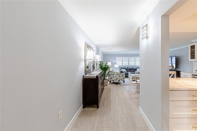 616 Flamingo Dr Unit 102