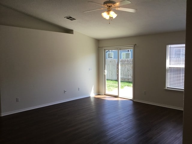 Photo - 3008 Woodbridge St