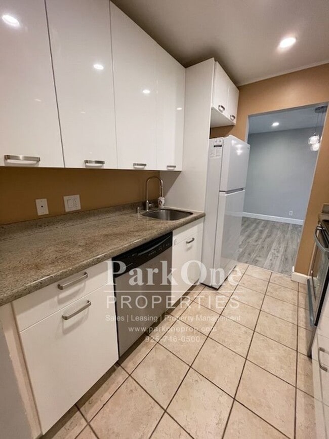 Photo - Spacious Condo Near Downtown Walnut Creek ... Unit 403