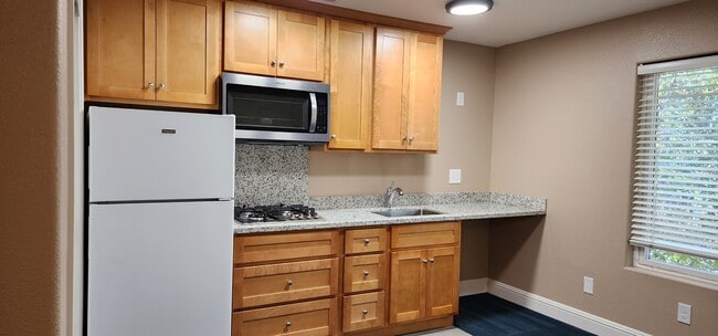 Studio - 195 N 13th St Unit 30