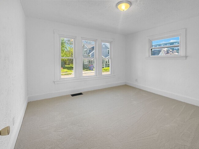 Photo - 728 Baxter St SE Unit 1