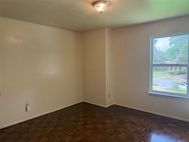 Photo - 3232 Parkwood Dr