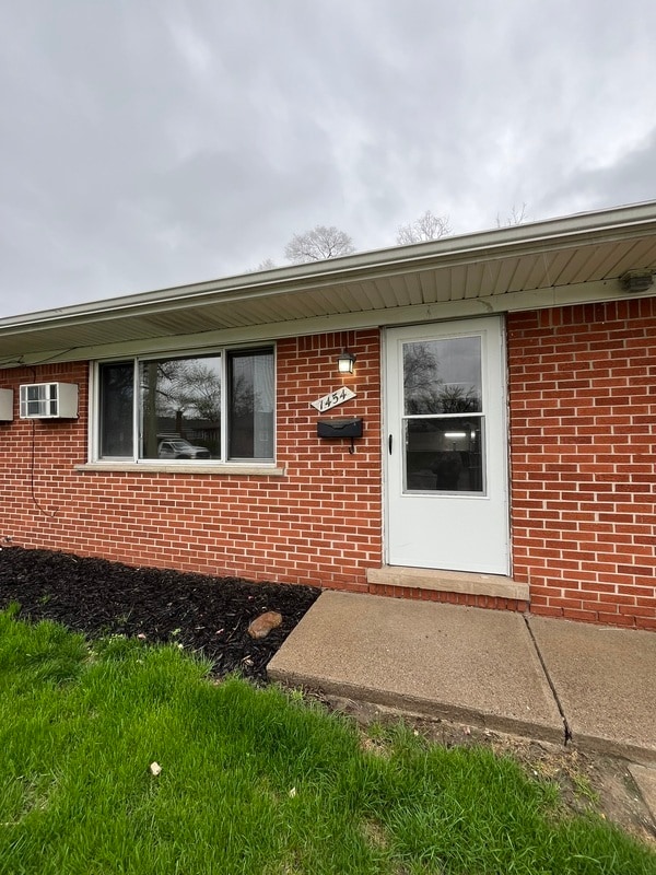 Building Photo - 1454 Goddard Rd