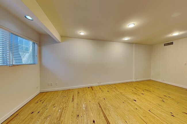 4241 Buena Vista St Unit 20