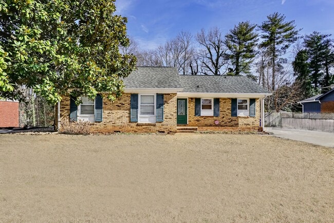 Building Photo - 130 Heather Dr