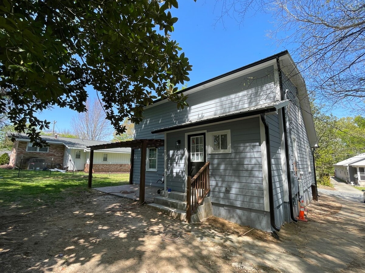 Photo - Walk to UNC campus! Newly Updated 4br 4ba ...