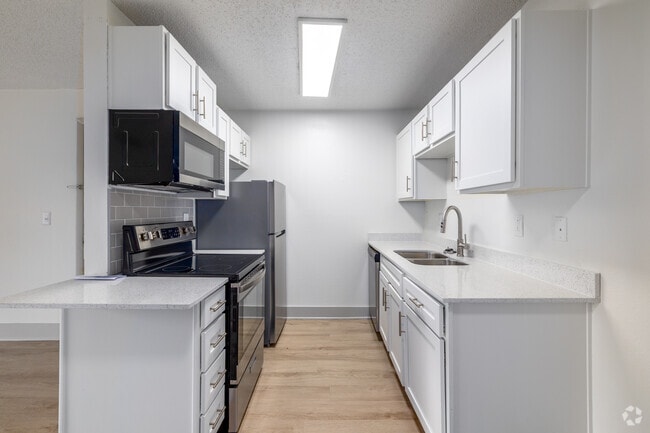 2BR, 2BA - 856SF - Victoria - Kitchen