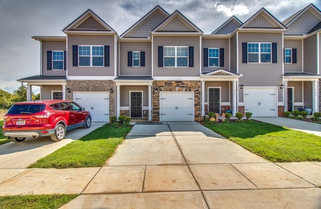 Beautiful 3BR/2.5BA Townhome in Columbia! - Beautiful 3BR/2.5BA Townhome in Columbia!