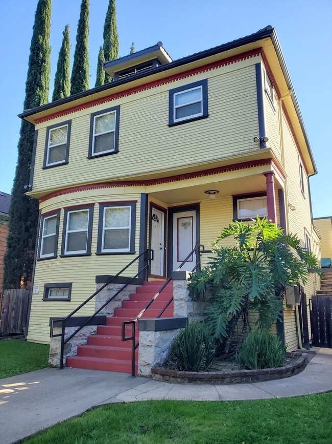 Building Photo - STUNNING 1BD/1BA IN A FIVEPLEX IN EAST SA...