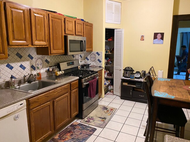 Photo - 32 Duer Pl Unit 1