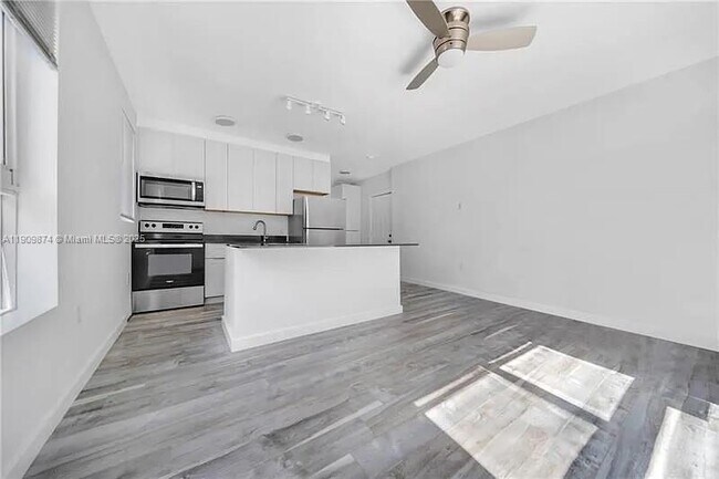 Photo - 1036 SW 5th St Unit 1