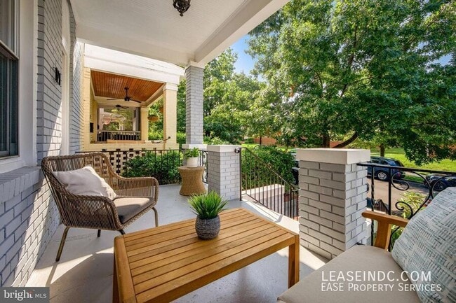 Photo - 121 Webster St NW