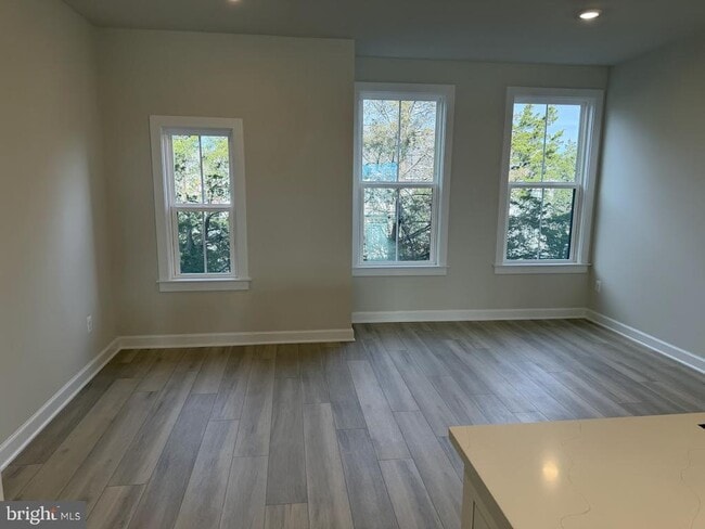 Photo - 21829 Express Ter