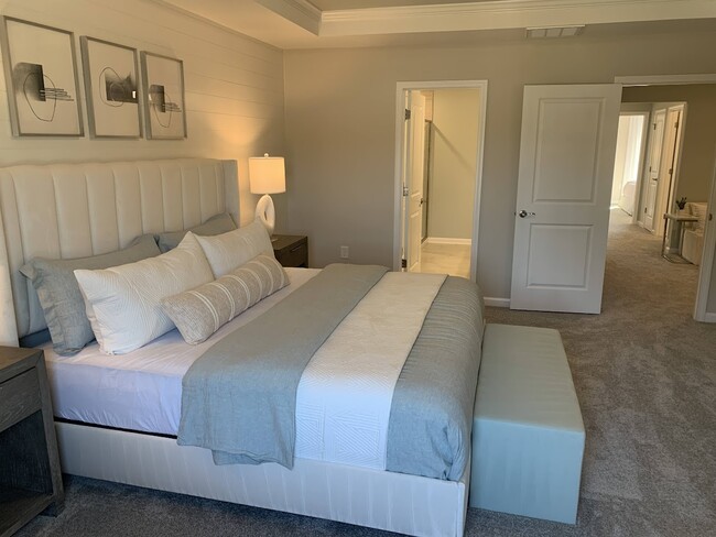 Photo - 352 Abbots Ml Dr