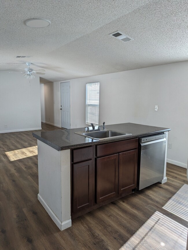 Photo - 1401 Transmitter Rd