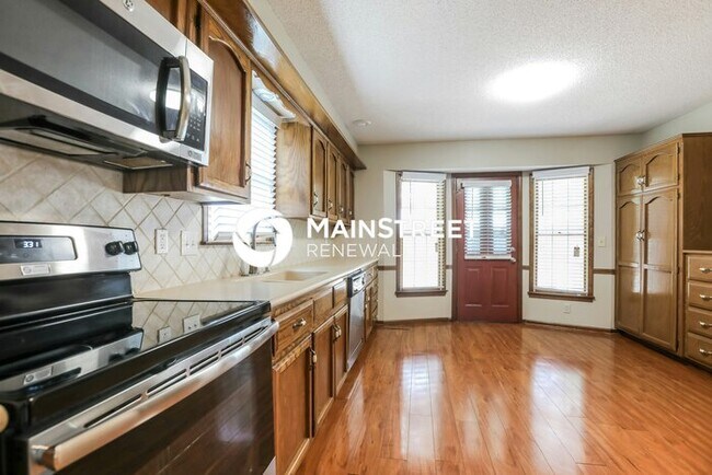 4 Bedroom Pet-Friendly Home in Lenexa, KS with Main Street Renewal