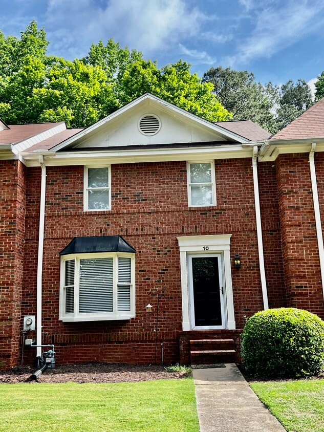 Photo - 10 Huntington Place Dr (Atlanta, GA)