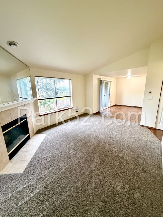 Photo - Puyallup Area 2 Bedroom 2nd Floor Apartment Unidad 17702-C