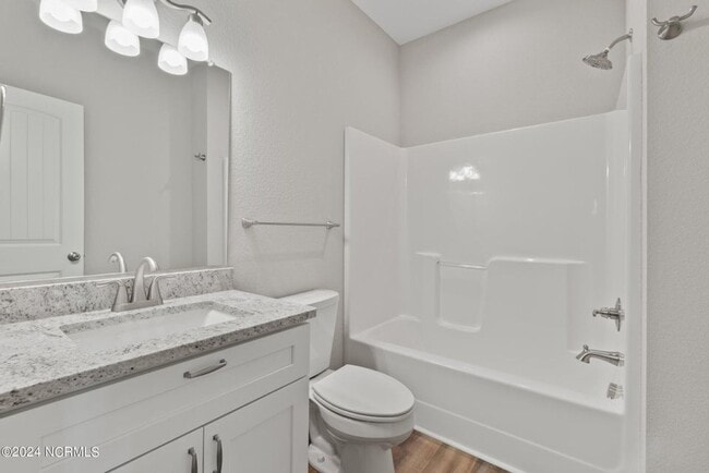 Photo - 704 Harney St