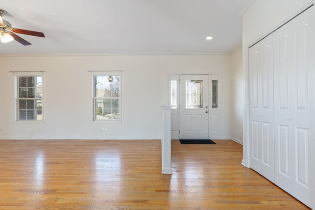 Photo - 1569 Colleen Ln