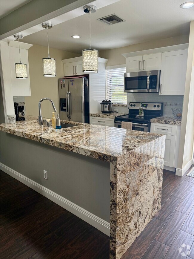Kitchen - 194 SE 1st Cir Unit 14A Rental